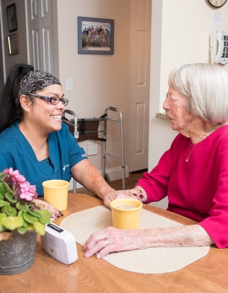 vert_nurse_patient_at table